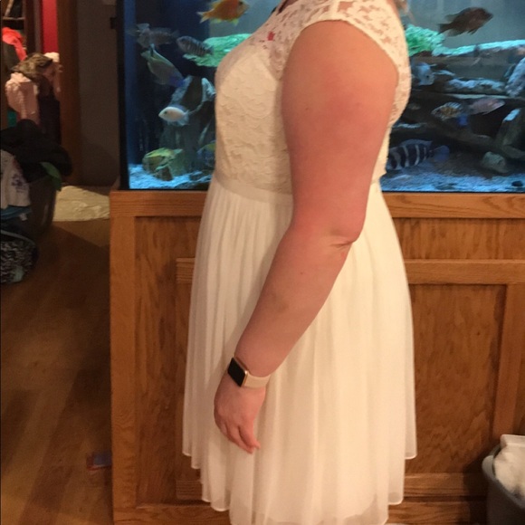 Wedding Dress Size 18 - Picture 2 of 3